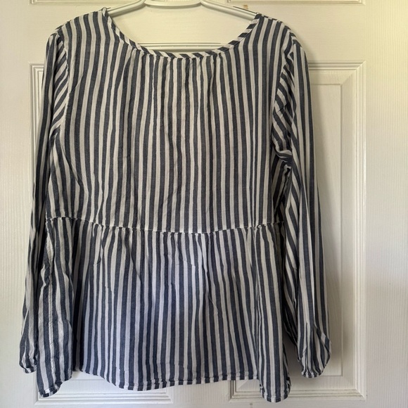 Old Navy Women’s Striped V-Neck Blouse with Tassels Size Medium - Picture 7 of 7